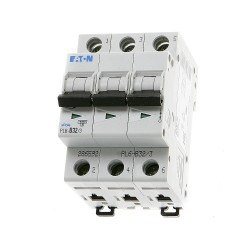 Istič EATON PL6-B32/3 – trojpólový istič zo šikma