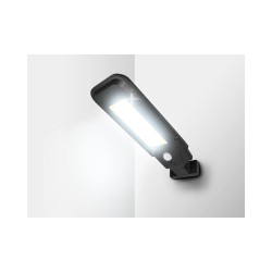 Reflektor LED so solárnym panelom a PIR LTC LXLL118 30W – svietidlo na stene