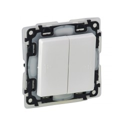 Vypínač lustrový č.5 LEGRAND VALENA LIFE 752155 IP44 – biely dvojitý lustrový vypínač IP44