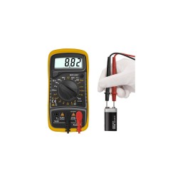 Digitálny multimeter XL830L žltý MAS830 – multimeter pri meraní batérie